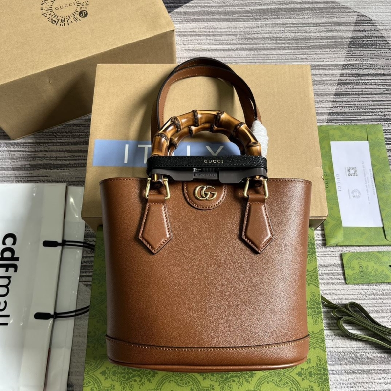 G*u*i bucket bags